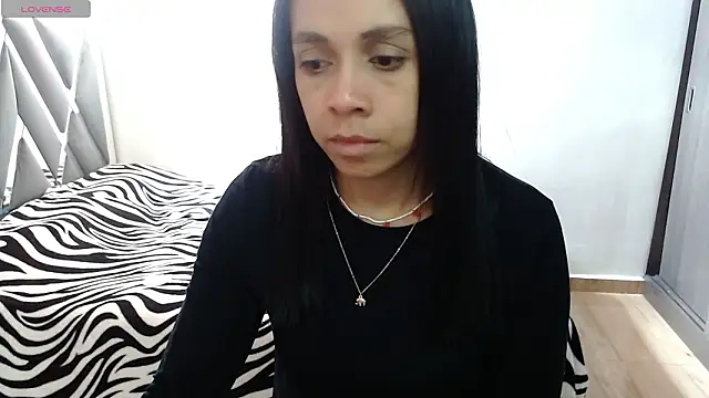 Snapshot of paula_lopez__ chatting on February 20, 1:57 pm paula lopez online show from February 20, 1:57 pm