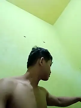 Snapshot of gigoloindo86 chatting on February 3, 12:43 am gigoloindo86 online show from February 3, 12:43 am