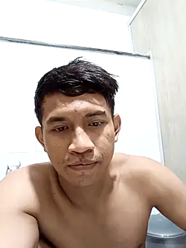 Snapshot of gigoloindo86 chatting on February 1, 5:00 pm gigoloindo86 online show from February 1, 5:00 pm