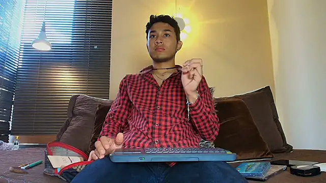 Snapshot of Damon_Salvarote_S chatting on February 14, 7:47 pm Damon Salvarote S online show from February 14, 7:47 pm