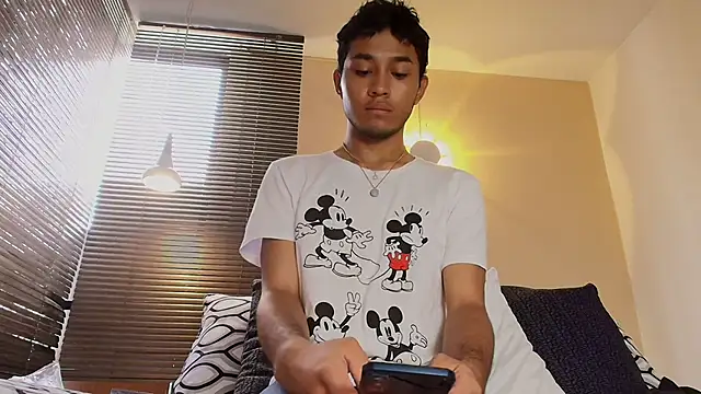 Snapshot of Damon_Salvarote_S chatting on February 17, 7:33 pm Damon Salvarote S online show from February 17, 7:33 pm