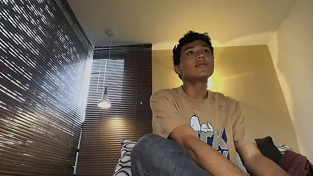 Snapshot of Damon_Salvarote_S chatting on February 21, 7:38 pm Damon Salvarote S online show from February 21, 7:38 pm