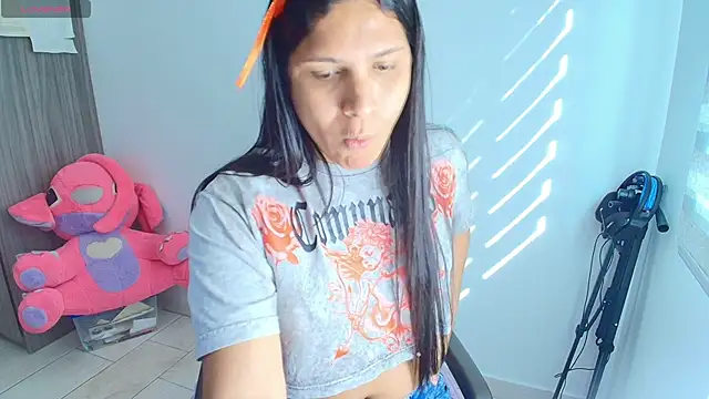 Snapshot of alys_love chatting on April 30, 8:57 pm alys love online show from April 30, 8:57 pm