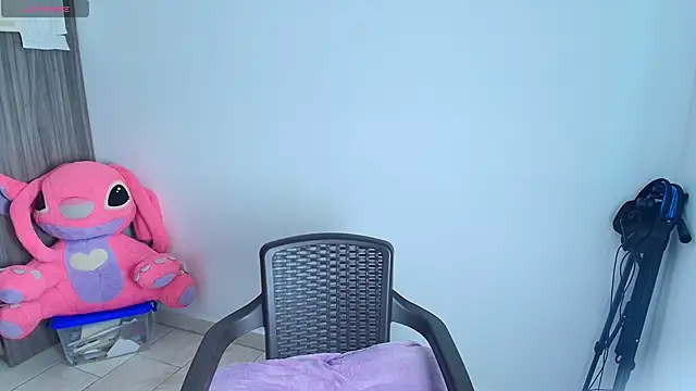 Snapshot of alys_love chatting on May 4, 3:26 pm alys love online show from May 4, 3:26 pm