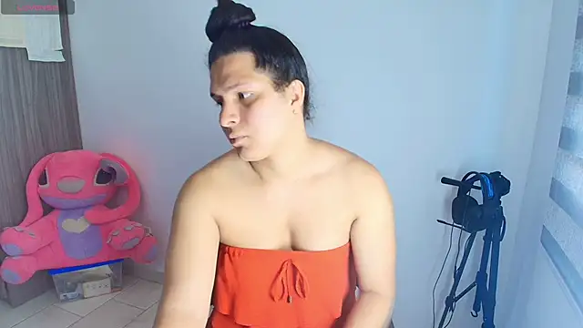 Snapshot of alys_love chatting on May 20, 3:20 pm alys love online show from May 20, 3:20 pm