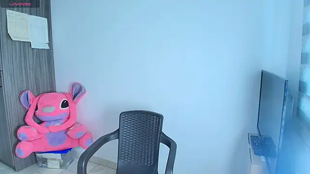 Snapshot of alys_love chatting on June 8, 3:45 pm alys love online show from June 8, 3:45 pm