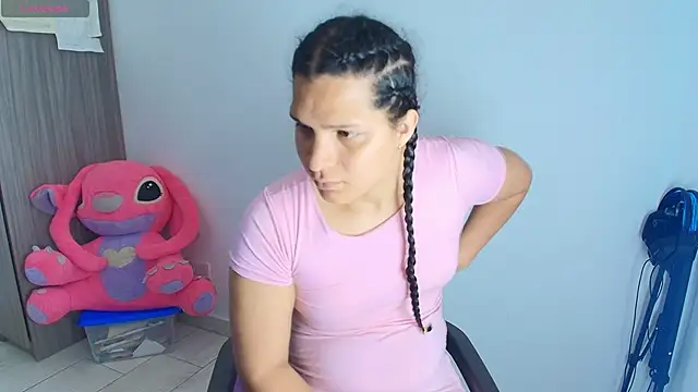 Snapshot of alys_love chatting on May 9, 4:32 pm alys love online show from May 9, 4:32 pm