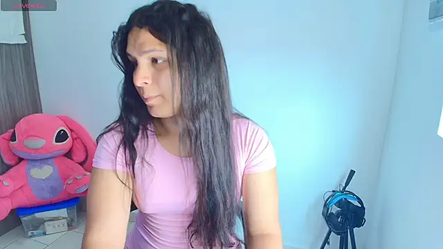 Snapshot of alys_love chatting on June 2, 3:34 pm alys love online show from June 2, 3:34 pm