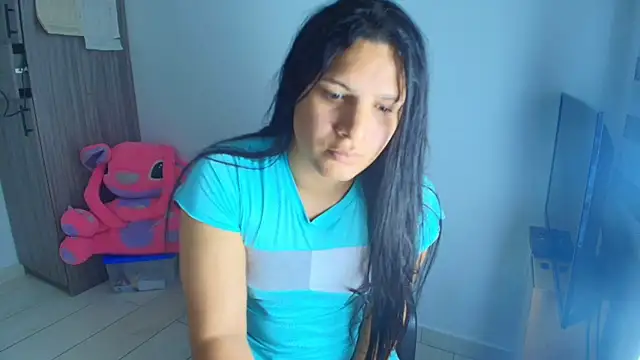 Snapshot of alys_love chatting on June 16, 3:39 am alys love online show from June 16, 3:39 am