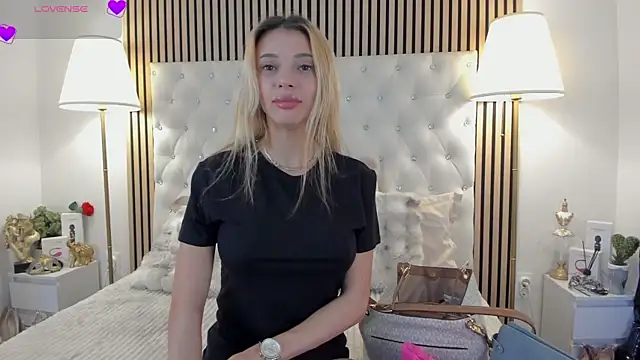 Snapshot of dariadoll chatting on June 7, 8:19 am dariadoll online show from June 7, 8:19 am