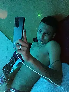 miguelit21 online show from March 5, 5:04 am