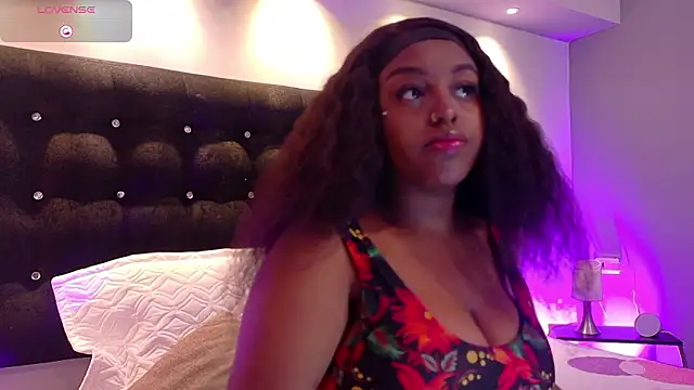 Snapshot of Aitana_Oliveira chatting on February 17, 7:44 pm Aitana Oliveira online show from February 17, 7:44 pm