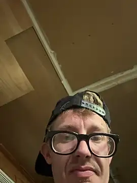 Daddybigdick123123 online show from May 19, 8:32 am