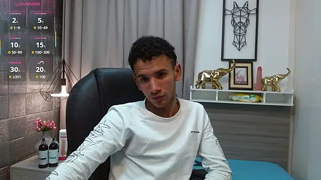 JDWhite18 online show from April 19, 11:18 pm