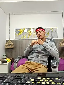 Snapshot of JDWhite18 chatting on February 15, 4:35 am JDWhite18 online show from February 15, 4:35 am