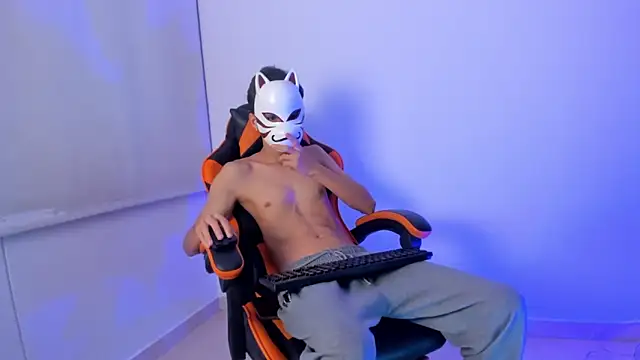 Snapshot of Senpai_Lover_ chatting on February 8, 7:11 pm Senpai Lover online show from February 8, 7:11 pm