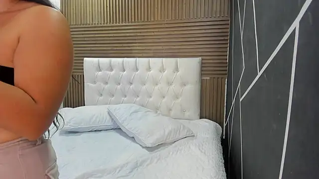 shaden  online show from March 24, 8:31 pm