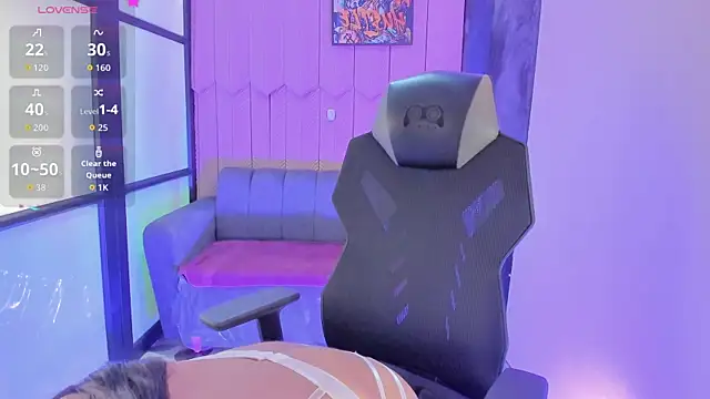 Snapshot of shaden_ chatting on February 12, 10:31 pm shaden online show from February 12, 10:31 pm