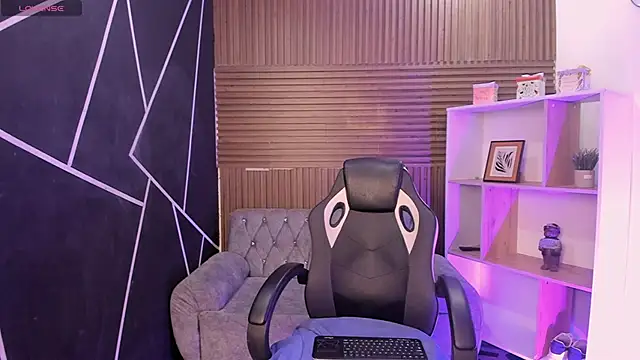 Snapshot of shaden_ chatting on February 28, 11:15 pm shaden online show from February 28, 11:15 pm