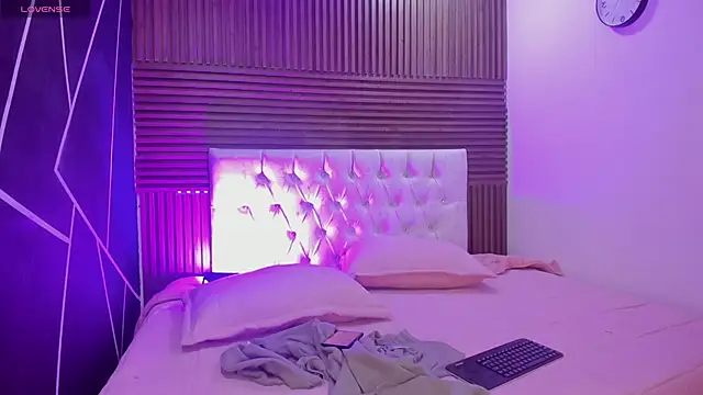 shaden  online show from March 17, 9:40 pm