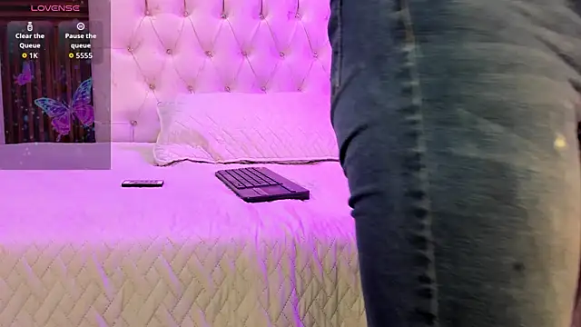 shaden  online show from April 14, 8:03 pm