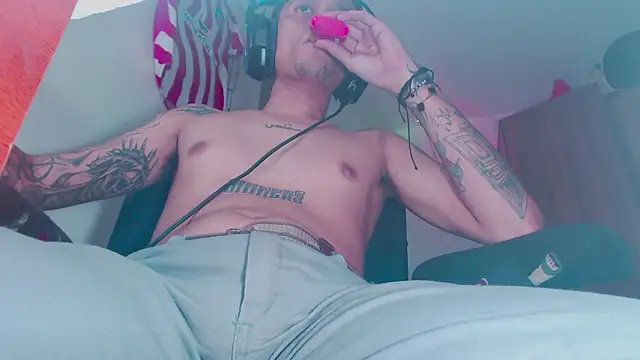 theskateboy online show from February 25, 4:12 am