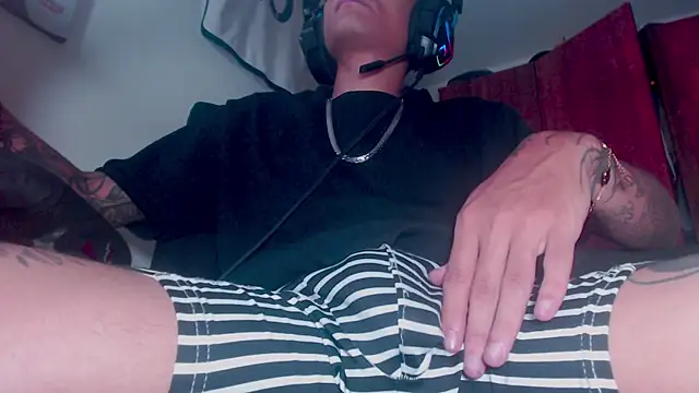 theskateboy online show from March 27, 8:37 am