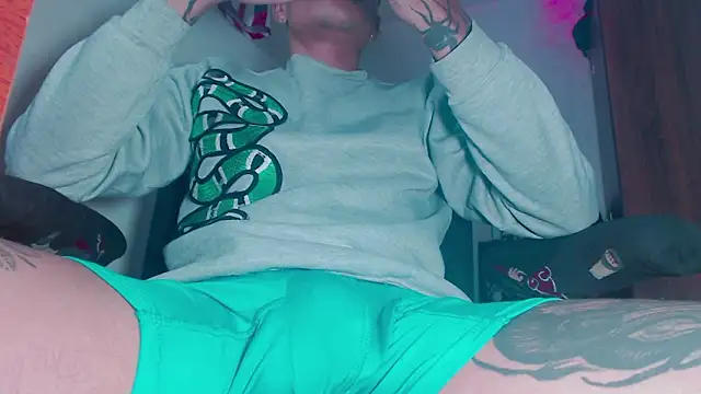 theskateboy online show from February 16, 4:44 am