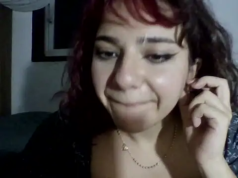 Snapshot of honeymuse chatting on February 3, 2:53 am honeymuse online show from February 3, 2:53 am