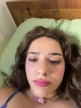 Snapshot of honeymuse chatting on February 15, 3:22 pm honeymuse online show from February 15, 3:22 pm