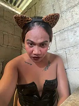 Snapshot of Queen-barbie chatting on February 16, 3:05 am Queen-barbie online show from February 16, 3:05 am