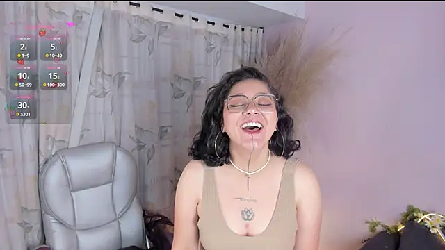 Snapshot of Sylvara_bx chatting on May 29, 11:49 am Sylvara bx online show from May 29, 11:49 am