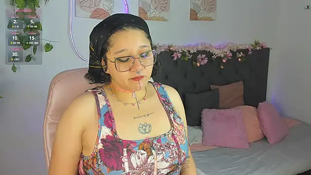 Snapshot of Sylvara_bx chatting on April 19, 1:34 pm Sylvara bx online show from April 19, 1:34 pm