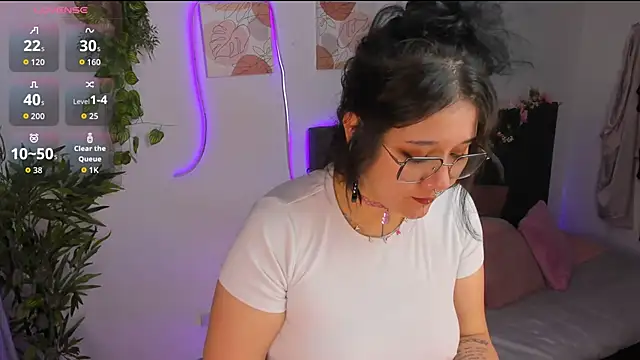 Snapshot of Sylvara_bx chatting on April 24, 2:08 pm Sylvara bx online show from April 24, 2:08 pm