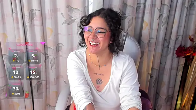 Snapshot of Sylvara_bx chatting on May 21, 11:40 am Sylvara bx online show from May 21, 11:40 am