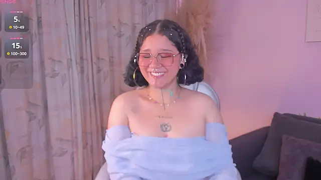 Snapshot of Sylvara_bx chatting on April 28, 2:10 pm Sylvara bx online show from April 28, 2:10 pm