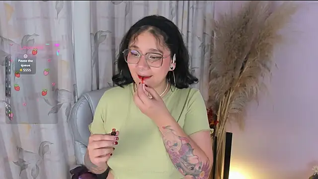 Snapshot of Sylvara_bx chatting on May 28, 11:49 am Sylvara bx online show from May 28, 11:49 am