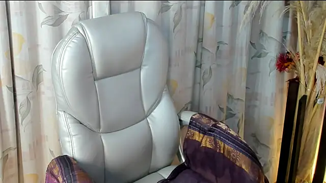 Snapshot of Sylvara_bx chatting on June 2, 11:54 am Sylvara bx online show from June 2, 11:54 am