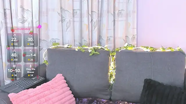 Snapshot of Sylvara_bx chatting on July 4, 12:21 pm Sylvara bx online show from July 4, 12:21 pm