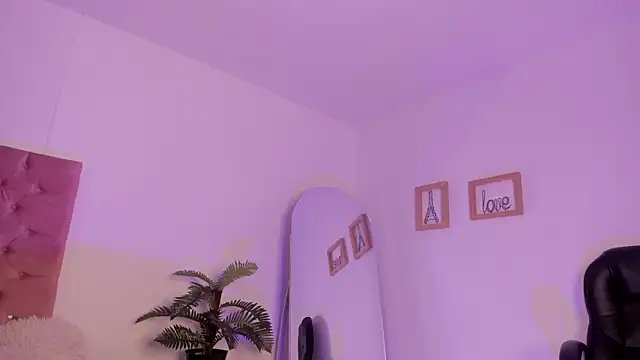 im oleiderr online show from March 6, 4:07 am