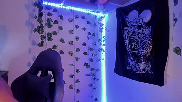 Snapshot of Aaron_Hopper chatting on February 24, 1:01 pm Aaron Hopper online show from February 24, 1:01 pm