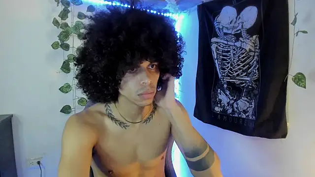 Snapshot of Aaron_Hopper chatting on February 17, 12:57 pm Aaron Hopper online show from February 17, 12:57 pm