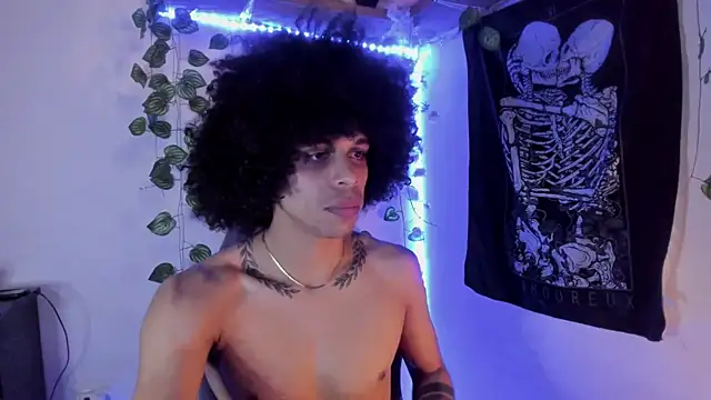 Snapshot of Aaron_Hopper chatting on February 16, 1:21 pm Aaron Hopper online show from February 16, 1:21 pm