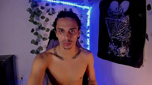 Snapshot of Aaron_Hopper chatting on February 8, 1:20 pm Aaron Hopper online show from February 8, 1:20 pm