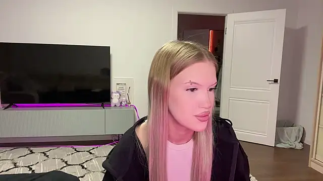 DannSago online show from February 24, 5:03 pm