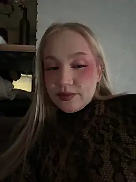 RollDollsi online show from March 22, 6:15 am