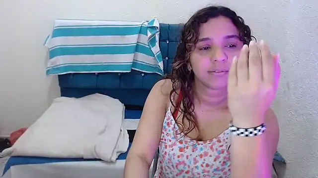 Snapshot of miiia_perez chatting on February 10, 5:56 pm miiia perez online show from February 10, 5:56 pm