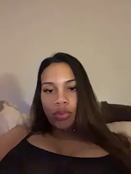 Snapshot of Petite_Baddie chatting on June 27, 6:19 am Petite Baddie online show from June 27, 6:19 am