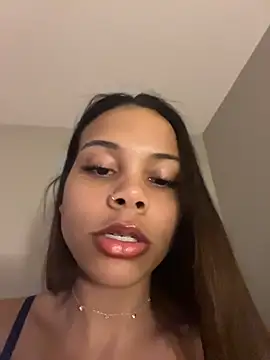 Snapshot of Petite_Baddie chatting on July 11, 6:03 am Petite Baddie online show from July 11, 6:03 am