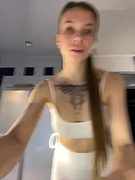 Snapshot of ElyseeXXX chatting on February 7, 12:07 am ElyseeXXX online show from February 7, 12:07 am